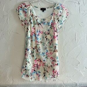 TAMARA H. Floral and Bird Patterned Ruffled Blouse Size Small